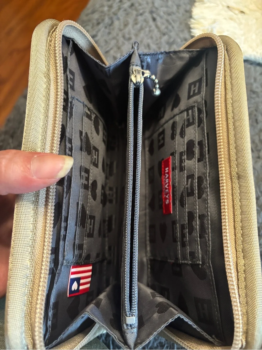 HarveyS Seatbelt Bag nwot champagne